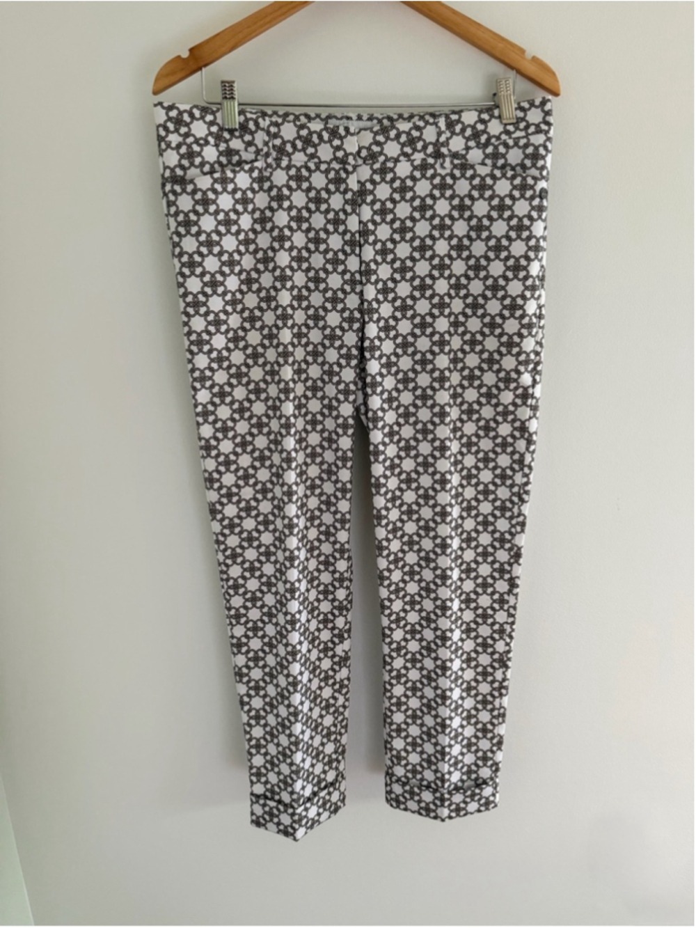 White Taupe Chain Print Golf Ankle Pants Size 8 Equestrian Quiet Luxury